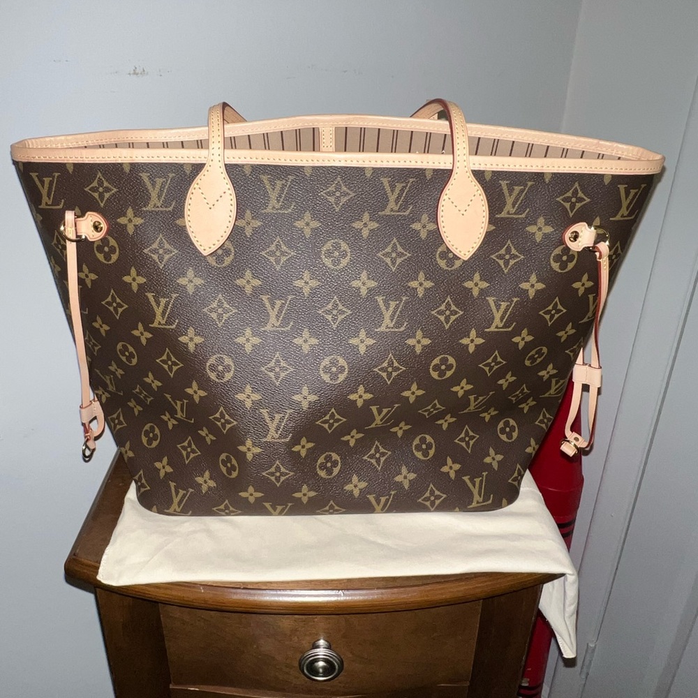 Louis Vuitton Neverfull MM in monogram